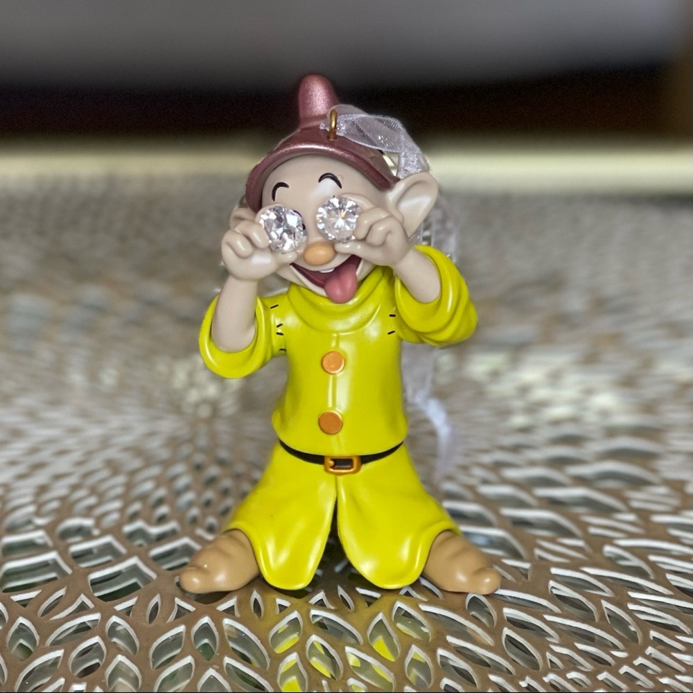 Hallmark 2021 Diamond Eyes Dopey Ornament